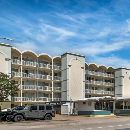 SureStay Hotel by Best Western Virginia Beach Royal Clipper Отели рядом с достопримечательностью «Пляж Кроатан-Бич»