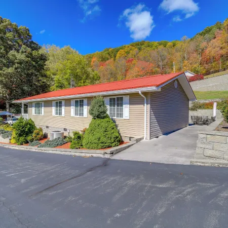 Laptop-Friendly Appalachian Mountain Retreat!