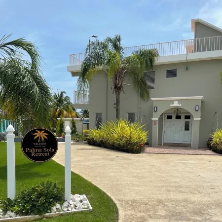 New listing! Spacious 4-bedroom, water-front house in Las Picuas, Río Grande.