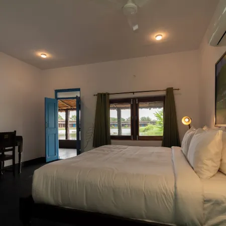 Hampi's Feathers Resort