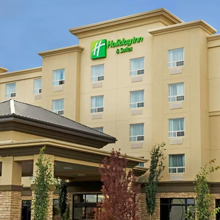 Holiday Inn & Suites WEST EDMONTON by IHG Отели рядом с достопримечательностью «Торговый центр West Edmonton Mall»