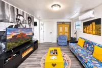Downtown Blonde Bungalow w/Fully Fenced BIG YARD, AC, W/D, 2 Samsung Smart TVs - 3 Sao