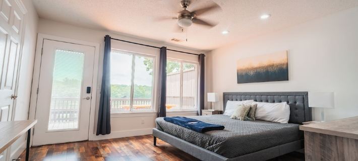 Lakefront Villa 3 / Dock Access Hotels in Randolph County