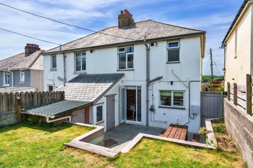 Peaceful Lochside Retreat for 4 - 4-Star
