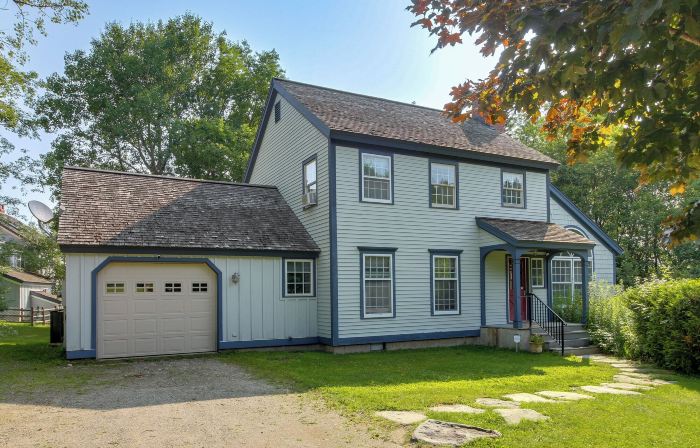 Chic Dover Home w/ Hot Tub: 1 Mi to Golf!