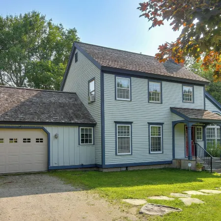 Chic Dover Home w/ Hot Tub: 1 Mi to Golf!