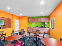 Super 8 by Wyndham Houston/Brookhollow NW カルバッハ・ブリューイング周辺のホテル