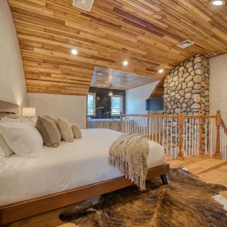 The Haüs Windham - Spacious Suites, Hot Tub, Mountain Views!