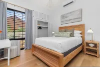 5BR Luxe Retreat in Runaway Bay Private Pool Beach Access - Villas