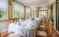 Lawrences Hotel - breakfast