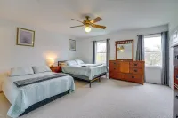 Fire Pit & Grill! Spacious Port Huron Home By Dtwn - Homestays