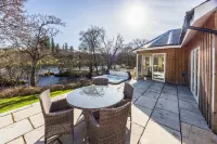 Luxury Riverside Lodge with Hot Tub (Sleeps 6) - Gym