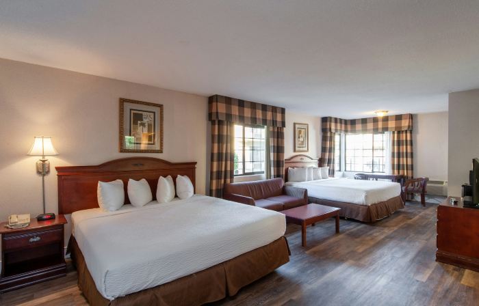 Studio City Court Yard Hotel