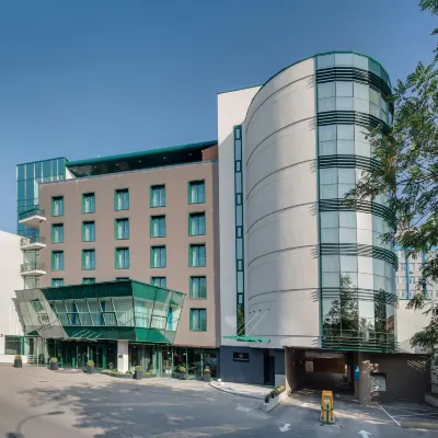 DoubleTree by Hilton Cluj - City Plaza Hotels near Sigma Business Center