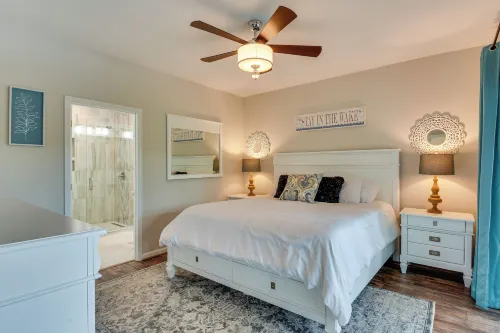 Lake Keowee Resort Condo w/ Fantastic View - parking