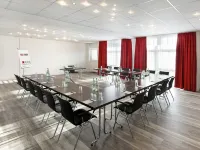Dormero Hotel Hannover-Langenhagen Airport Отели рядом с достопримечательностью «Ботанический сад «Берггартен»»