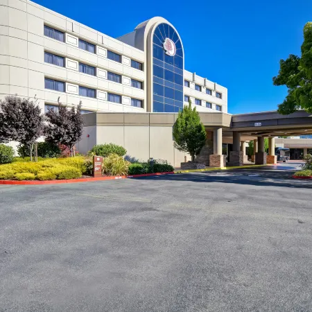 DoubleTree by Hilton Pleasanton at the Club