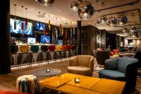 Motel One Köln-Mediapark - Parvekkeita