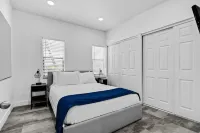 1 block to the Beach 1BR Sleeps 6 · On Hollywood - Condos