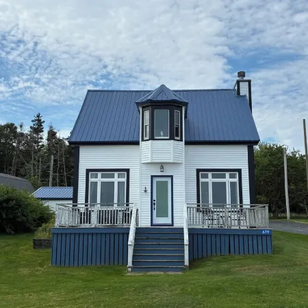 Oceanfront 3-Bedroom Captain's House
