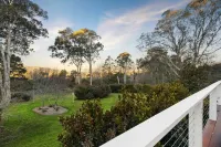 Carinya Centennial Bowral Spa Retreat - 4-Star