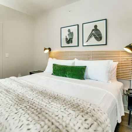 Walk to Mountain Home Square: Remodeled Apt