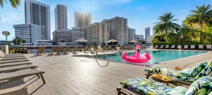 Infinite View - Balcony - Pool - Gym - Near Beach Hotels in Hallandale Beach