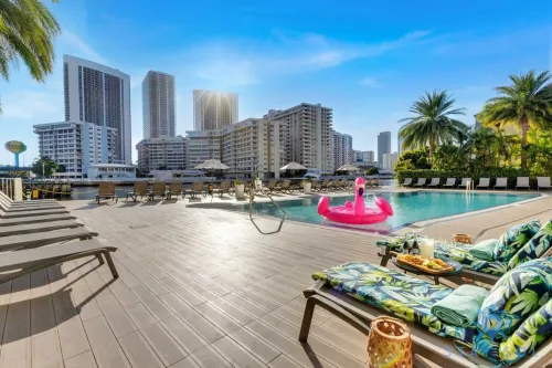 Spectacular Balcony Plus Near Beach, Gym, Pool - Strand