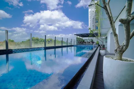 Hotel FortunaGrande Jember by Fosia Hotels Отели в г. Джембер