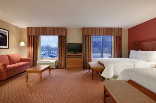 Hampton Inn & Suites Hartford/East Hartford - 2-Star