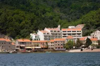 Monte Casa Spa & Wellness Hotel dekat Manastir Reževići