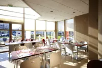 Campanile Paris Ouest - Gennevilliers Barbanniers Hotels in Villeneuve-la-Garenne
