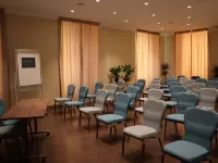 Best Western Plus City Hotel Hotel berhampiran Palazzo Grimaldi della Meridiana