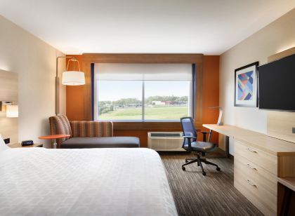 Holiday Inn Express & Suites Clear Spring