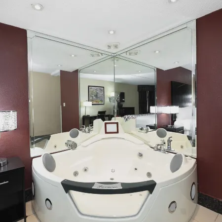 Red Roof Inn & Suites Macon