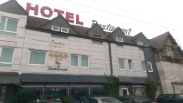 Comm Hotel Poznań Airport Отели в г. 