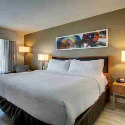 Holiday Inn & Suites Peoria at Grand Prairie Rooms