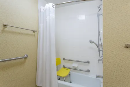Holiday Inn Express & Suites Tower Center New Brunswick