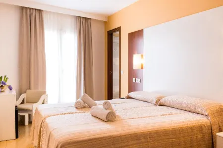 Sagitario Hostal Ciutadella Отели в г. Менорка