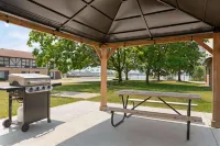 Days Inn by Wyndham Sarnia Harbourfront Hotels in Point Edward