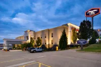 Hampton Inn by Hilton Kansas City Northeast - parking