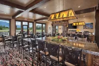 Glacier International Lodge