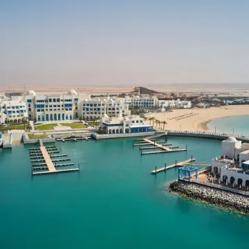 Hilton Salwa Beach Resort & Villas