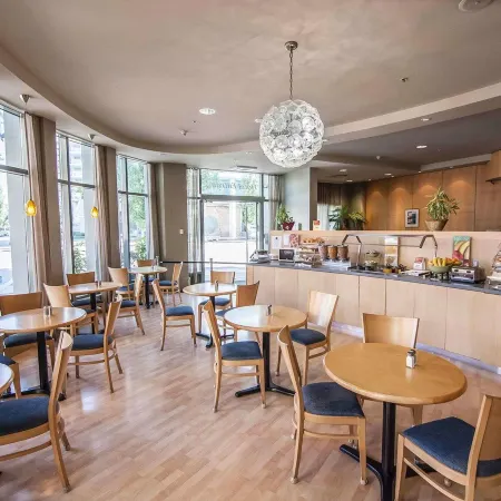Comfort Hotel Vancouver Airport