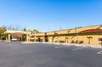 Clarion Inn Columbia Airport - parking
