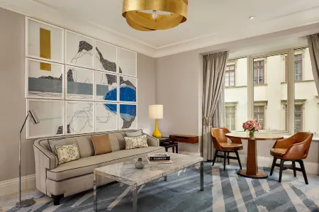 Al Habtoor Palace Budapest Отели рядом с достопримечательностью «Petofi Literary Museum (Petofi Irodalmi Muzeum)»