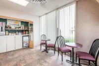 Days Inn by Wyndham Niles Отели в г. Найлс