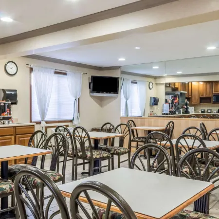 Econo Lodge North