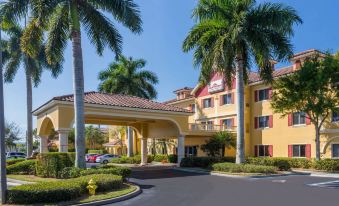 Hawthorn Suites by Wyndham Naples