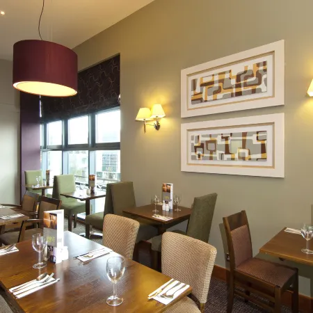 Premier Inn London Wimbledon South Отели рядом с достопримечательностью «Железнодорожный вокзал Норбери»